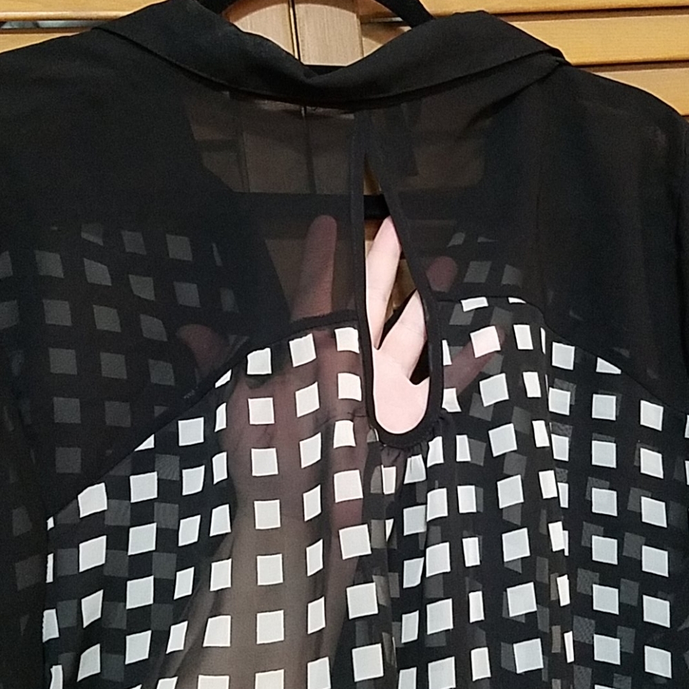 Sheer button blouse - Picture 4 of 4